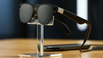 Empresa prepara dois modelos de smart glasses com recursos de IA, um com telas e outro voltado para áudio. Projeção é disputar espaço com Meta, Xreal e futuros lançamentos da Apple em 2026.