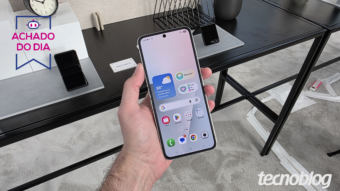 Galaxy Z Flip 7 FE (128 GB) tem tela AMOLED flexível e câmera wide de 50 MP; celular dobrável da Samsung sai 55% mais barato que preço original no Pix