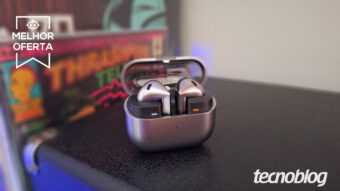 Galaxy Buds 3 da Samsung está em promoção com 60% OFF no Mercado Livre. Fones da Samsung trazem cancelamento ativo de ruído, áudio Hi-Fi e prometem até 30 horas de autonomia