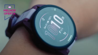 Forerunner 165, um dos melhores smartwatches da Garmin, resistente a mergulhos de até 50 metros e equipado com GPS, nunca esteve tão barato