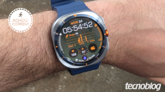 Galaxy Watch Ultra resiste a condições extremas em esportes de aventura, e tem bateria para até 100 horas e sirene de 86 dB; smartwatch Samsung recebe 63% OFF com cupom