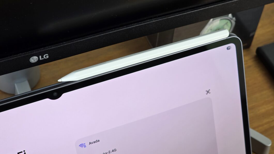 Galaxy Tab S11 possui encaixe magnético na parte superior para a caneta Stylus