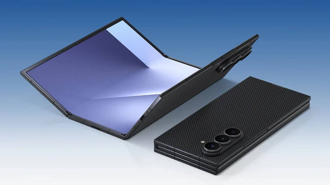 Imagem mostra Galaxy Z TriFold aberto e fechado