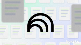 O NotebookLM transforma arquivos complexos em bases de conhecimentos interativas e organizadas, sendo aplicado em negócios, análises profissionais e ambientes educacionais