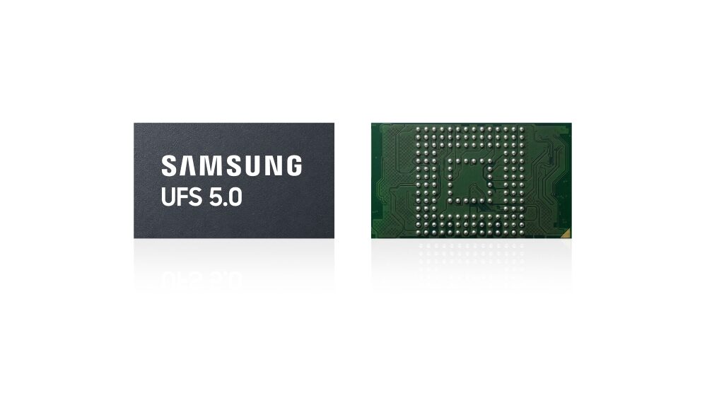 Imagem mostra a frente e o verso do novo chip de armazenamento Samsung UFS 5.0
