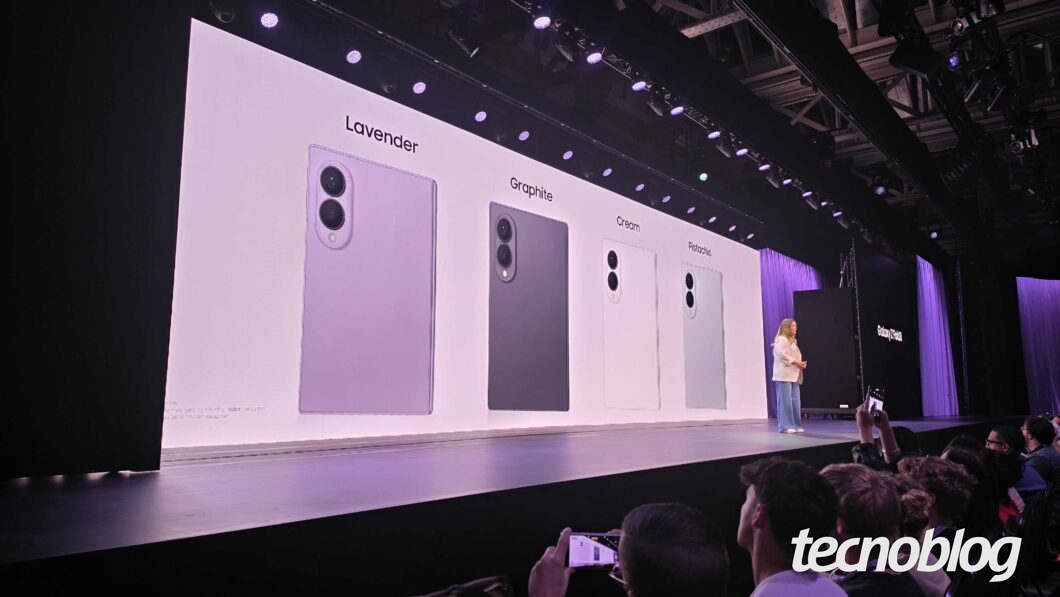Imagem exibe um telão com as quatro opções de cores do Galaxy Z Fold 8: Lavender, Graphite, Cream e Pistachio