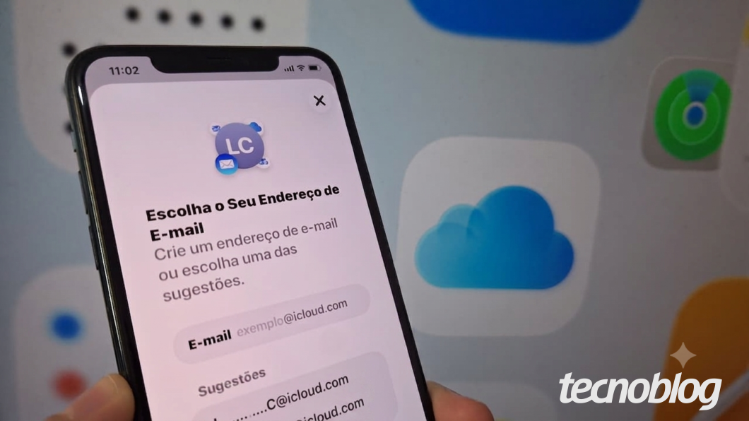 Tela do iPhone mostrando a criação do endereço de e-mail no iCloud Mail (@icloud.com), com campo e sugestões