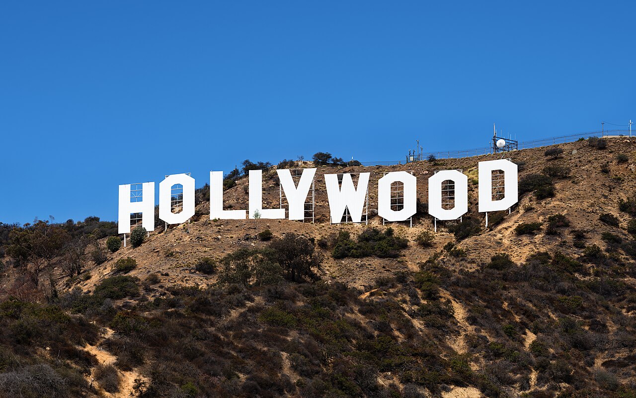 Placa “HOLLYWOOD” em colina