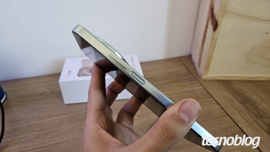 Botão lateral do Huawei Nova 15 Max para desbloquear o celular