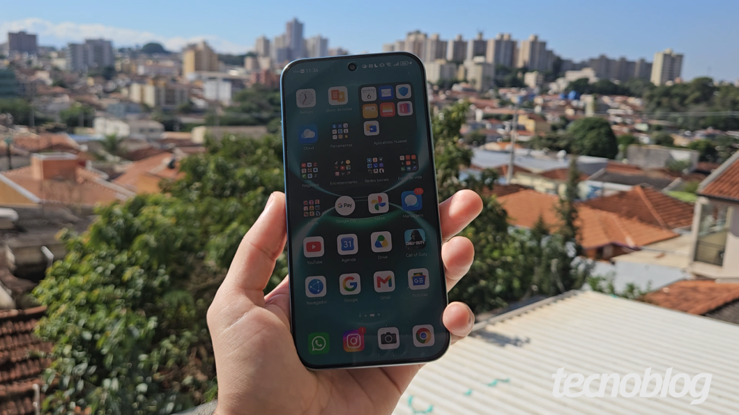 Tela do Huawei Nova 15 Max em brilho alto, visível ao ar livre