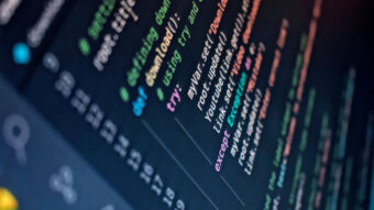 O que é vibe coding? Saiba como funciona a programação assistida por IA