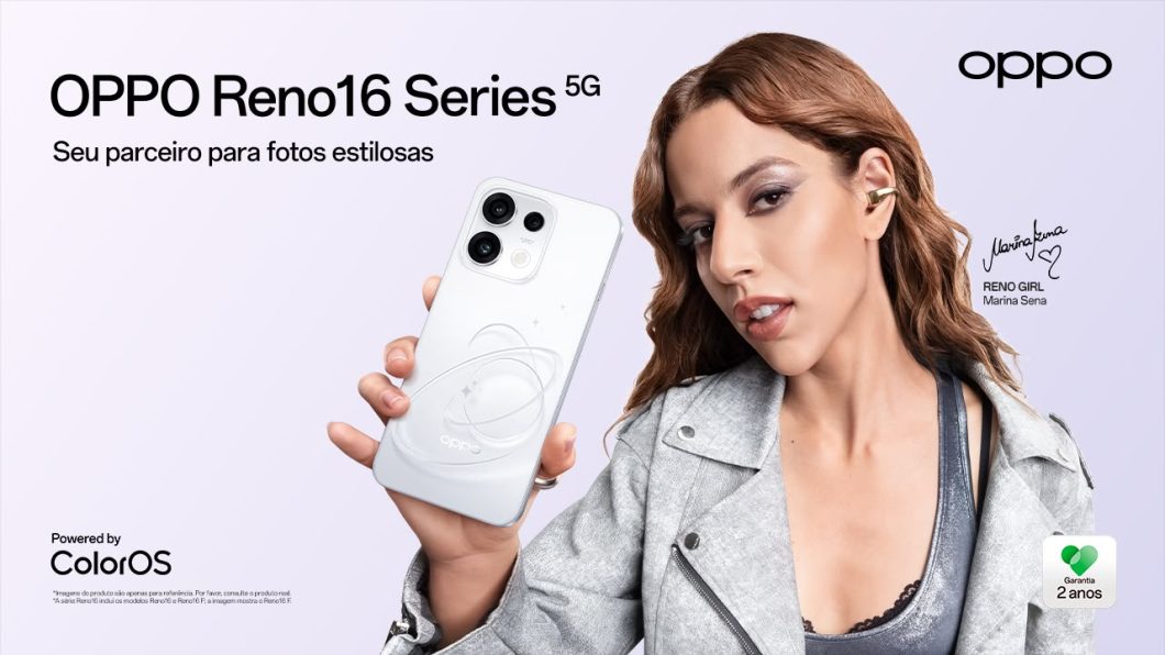 Campanha do OPPO Reno16 Series 5G mostra uma mulher segurando o smartphone branco, com destaque para fotos estilosas, ColorOS e garantia de 2 anos.