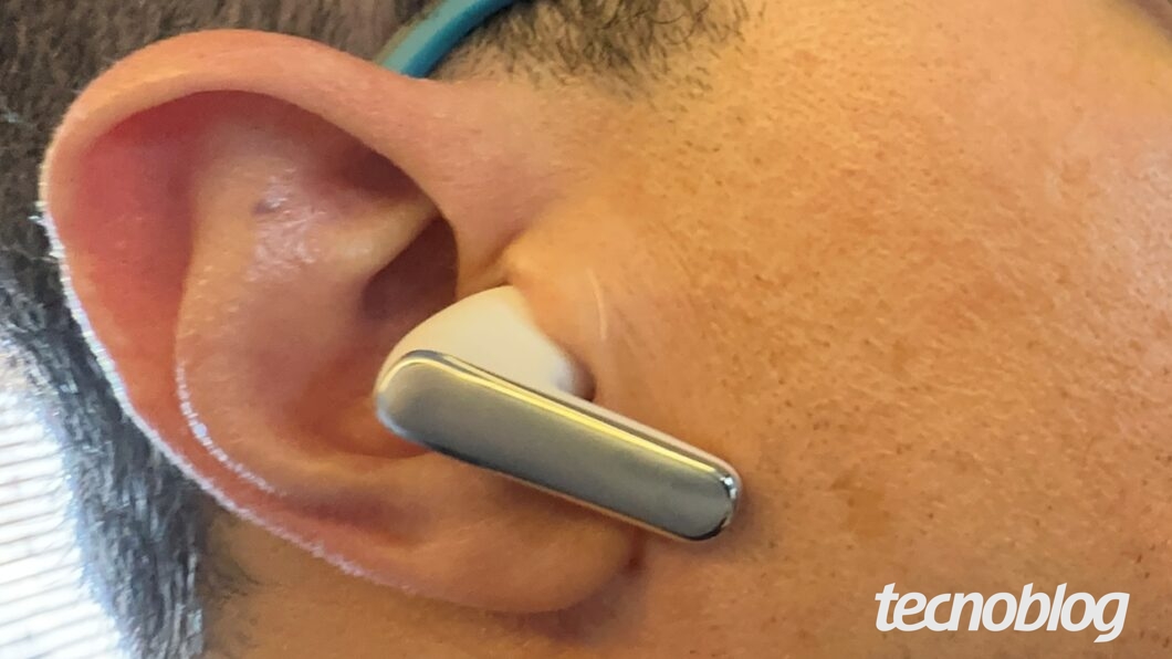 Os fones QCY MeloBuds N65 encaixam bem nas orelhas