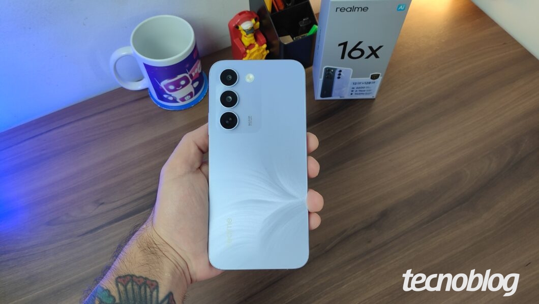 Foto da traseira do Realme 16x