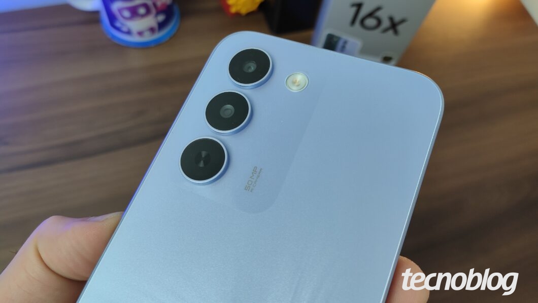 Foto da câmera traseira do Realme 16x