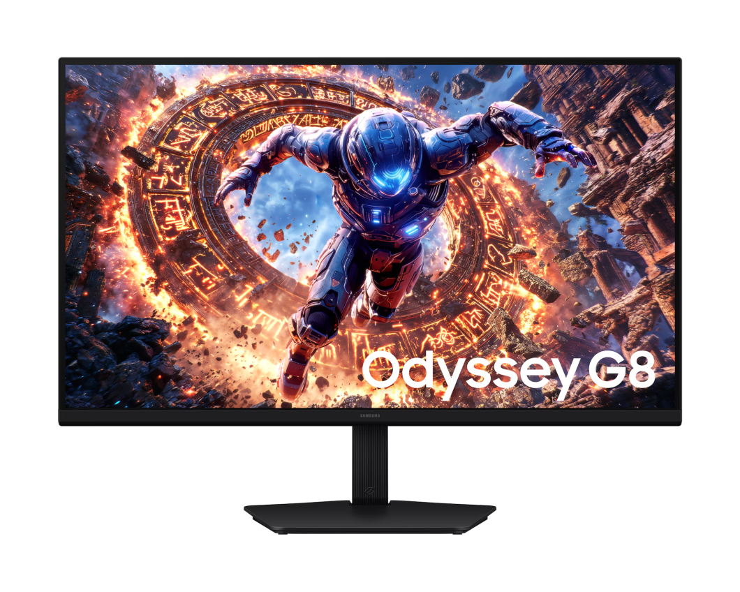 Monitor gamer de bordas finas pretas e base trapezoidal plana sobre fundo branco. A tela exibe um personagem com armadura futurista azul e preta pulando de costas para a frente, saindo de um portal circular flamejante cravejado de símbolos. O cenário ao fundo tem pedras flutuando e ruínas antigas sob um céu azul. Na parte inferior direita da tela, sob o braço esquerdo do personagem, está escrito "Odyssey G8" em letras brancas grandes. A palavra "SAMSUNG" está gravada de forma discreta na borda inferior do monitor.