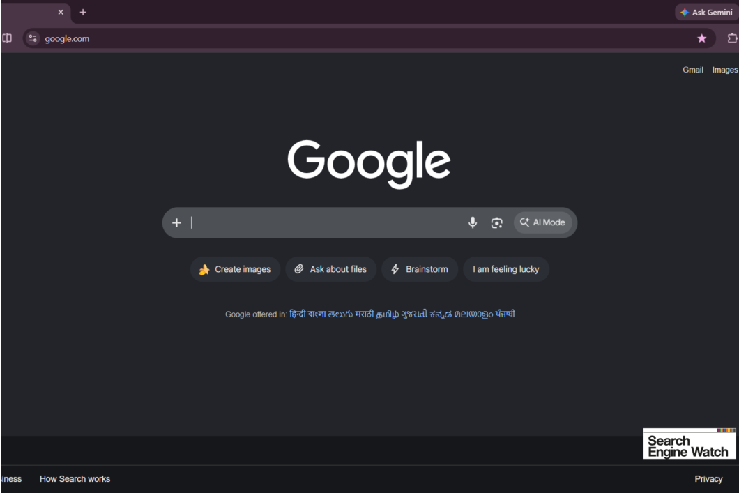Captura de tela da página inicial do Google em modo escuro, dentro de um navegador web. No topo, a barra de endereços exibe "google.com" e, à direita, o botão "Ask Gemini". Ao centro, está a palavra "Google" em letras brancas. Abaixo, há uma barra de busca arredondada contendo um ícone de mais e o botão "AI Mode". Seguem quatro pílulas cinzas com os textos "Create images", "Ask about files", "Brainstorm" e "I am feeling lucky". Mais abaixo, lê-se "Google offered in:" seguido de opções de idiomas.