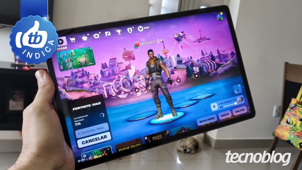 Tela do Lenovo Idea Tab Pro Gen 2 rodando Fortnite; destaque para o processador Snapdragon poderoso