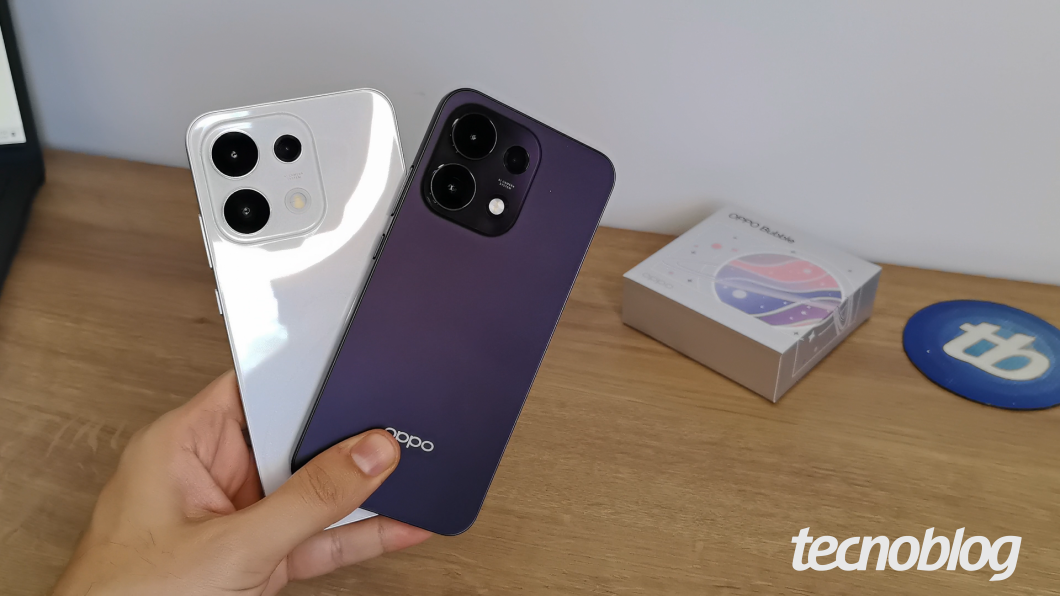 As duas opções de cor do Oppo Reno 16 F: branco e roxo