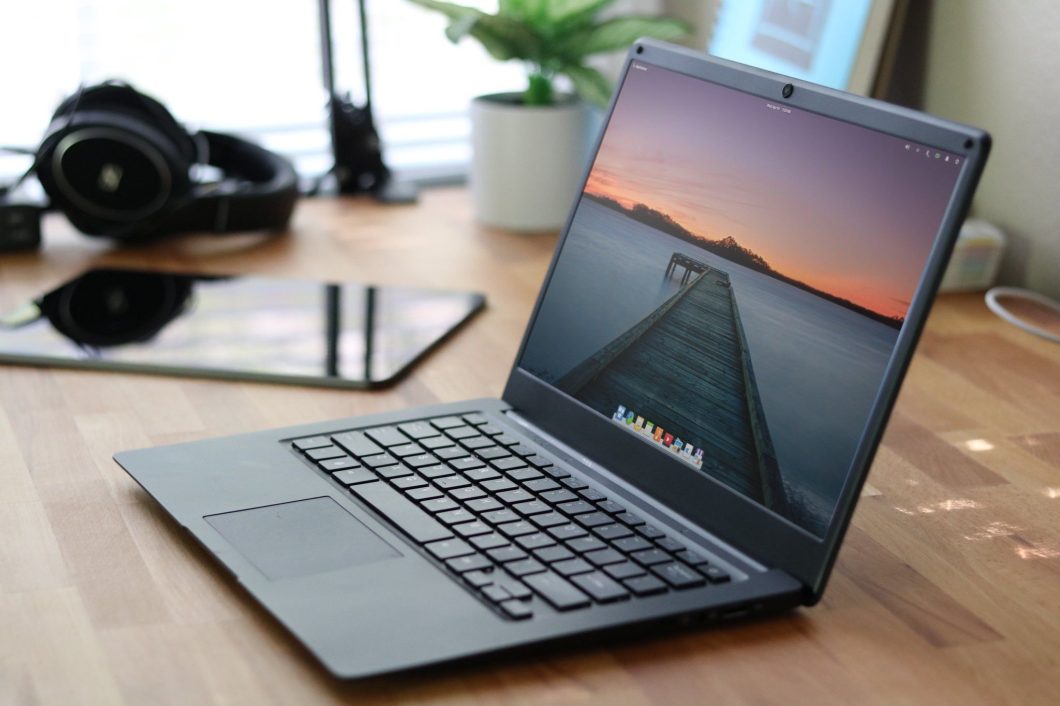 Notebook Pinebook Pro rodando o elementary OS