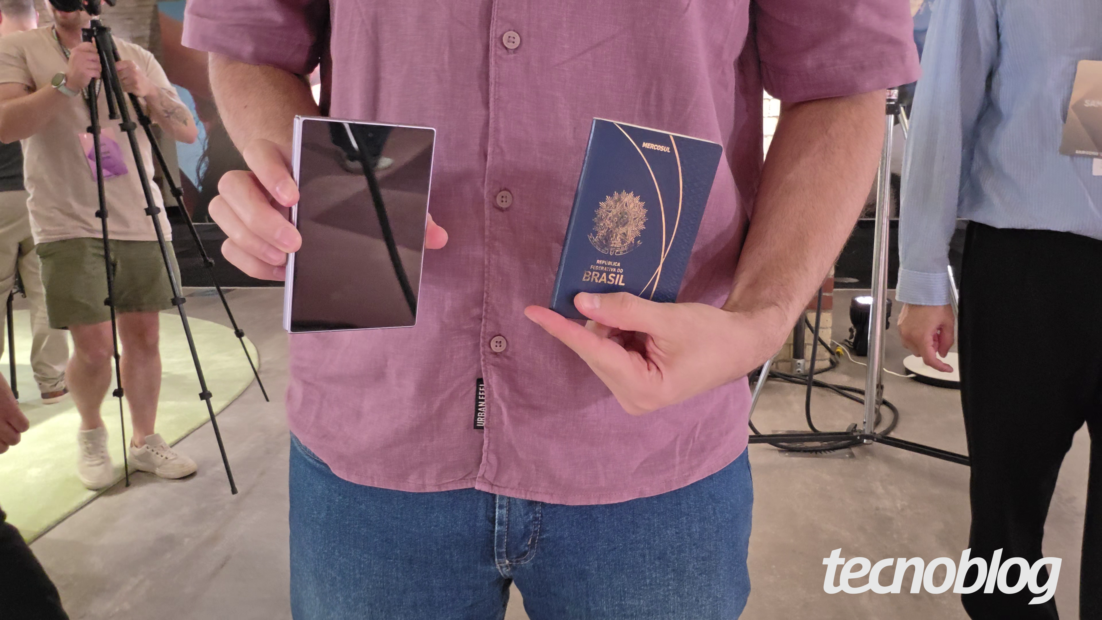 Fold 8: primeiro celular “passaporte” do Brasil tem preço revelado
