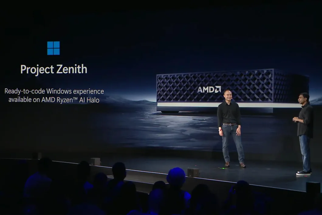 Imagem mostra dois homens em um palco preto, anunciando o novo PC da AMD que roda o Windows modificado para IA
